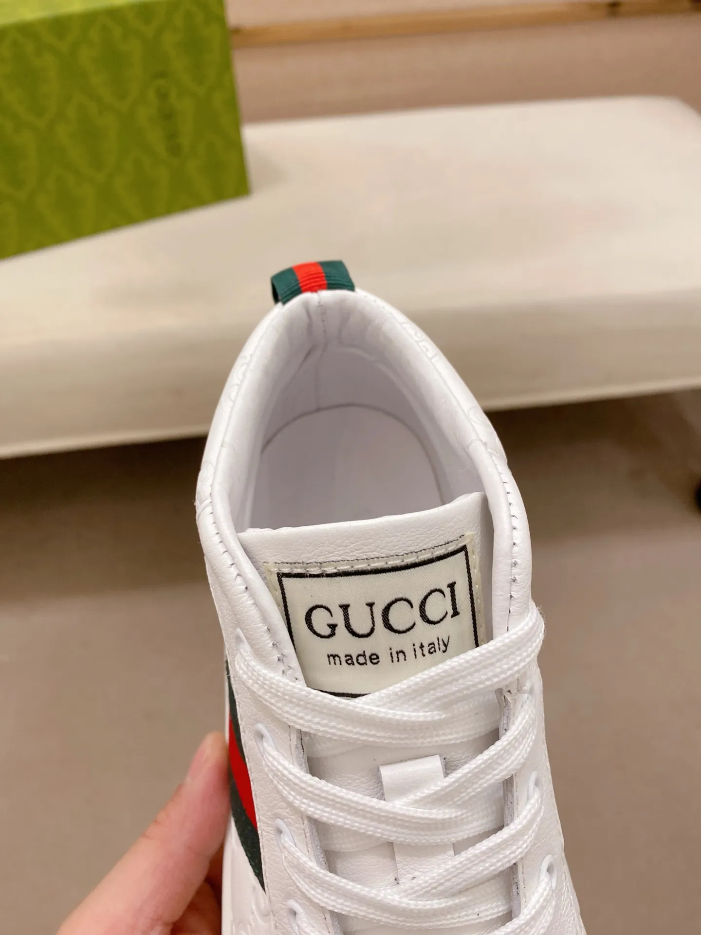 Factory price: 480💰 (GUCCI) The latest model from the official website 🎁🎁Casual and fashionable men's shoes👟, hot style 💥The version is simple and elegant, exclusive for trendy men. Unique official website latest brand elements 👑Gucci original decoration, fashionable and generous, the fabric is original cowhide ✅sheepskin lining, the official website specifies wear-resistant casual outsole, the classic model is taken in kind at the counter🎬38-44 (45 is not returned or exchanged)